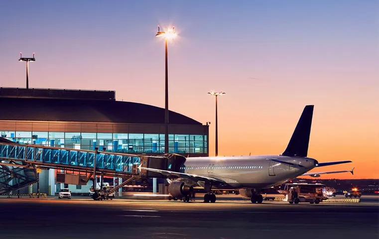 Air Travel Rules: एयरपोर्ट पर भूलकर भी न बोले ये शब्द, खानी पड़ सकती है जेल की हवा