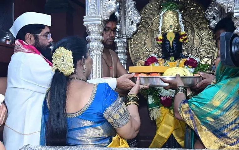 Mumbai News: मुख्यमंत्री एकनाथ शिंदे ने अषाढ़ी एकादशी पर पंढरपुर मंदिर में की पूजा, पढ़ें विस्तार से