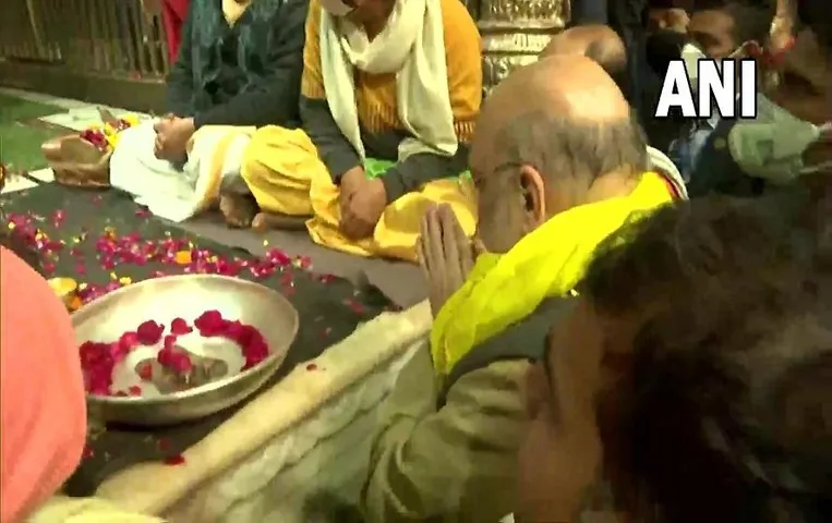 Amit Shah in Mathura: मथुरा पहुंचे गृह मंत्री, बांके बिहारी के किए दर्शन