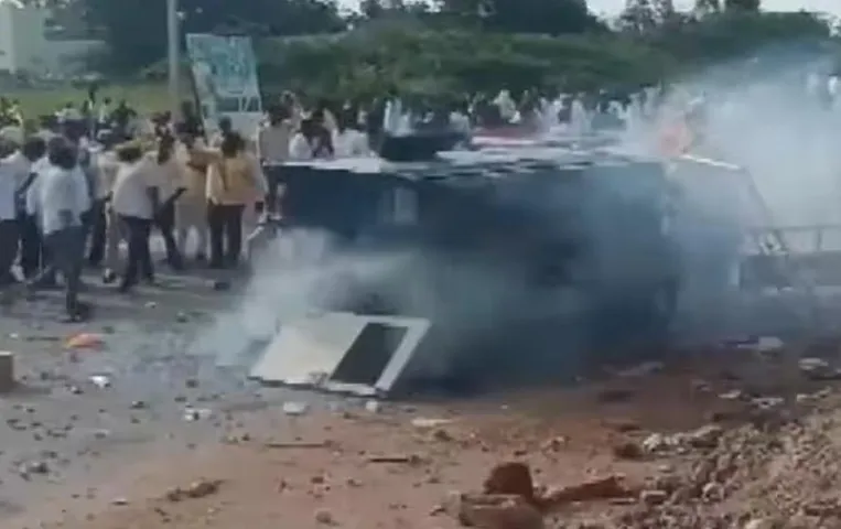 TDP-YSRCP Clash: चंद्रबाबू नायडू की रैली में पथराव करने वाले इतने आरोपी गिरफ्तार, पढ़ें विस्तार से