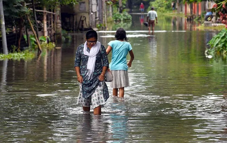 Maharashtra Flood: महाराष्ट्र के इन जिलों में बाढ़ जैसे हालात, भारी बारिश का अलर्ट जारी