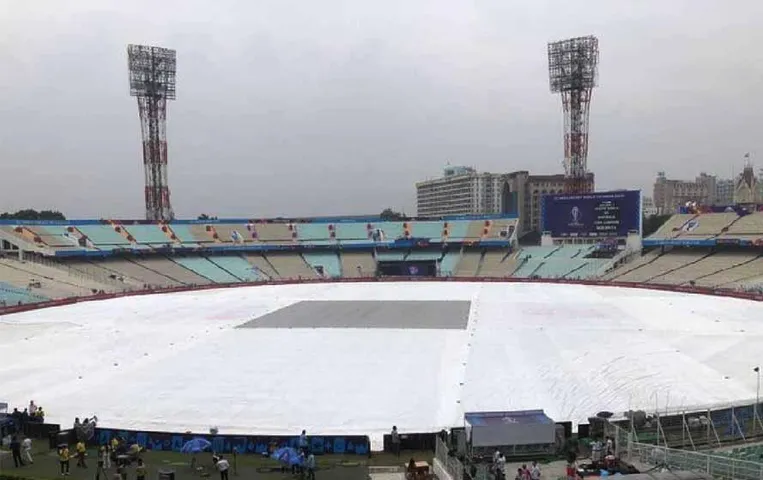 SA vs AUS: साउथ अफ्रीका बनाम आस्ट्रेलिया मैच बारिश के कारण रुका, जानें स्कोर और मैच के अपडेट