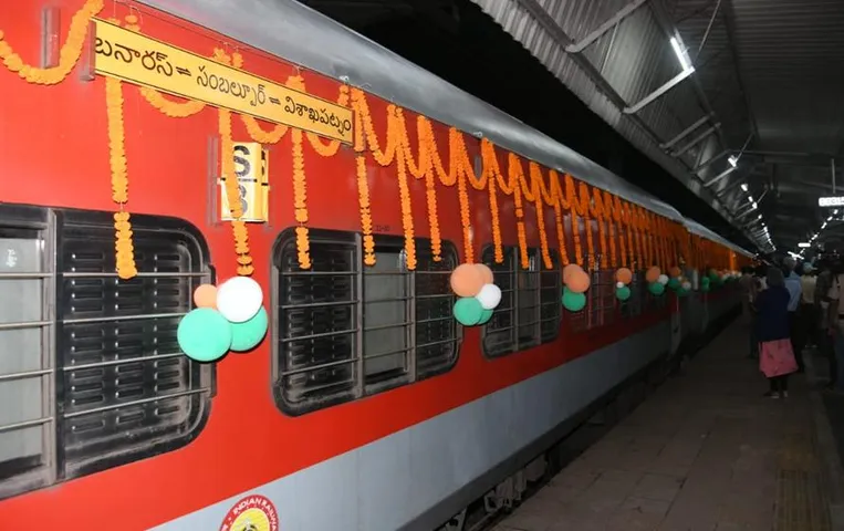 Banaras-Sambalpur Train: बनारस-संबलपुर-बनारस एक्सप्रेस को मंत्री ने दिखाई हरी झंडी, जानें पूरी खबर