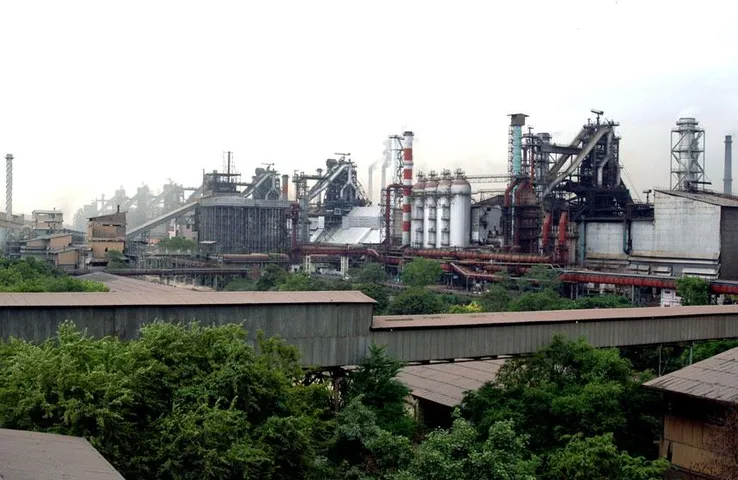 Bhilai Steel Plant: भिलाई स्टील प्लांट हादसे में घायल कर्मचारी की हालत गंभीर, विस्फोट के चलते झुलस गया था मजदूर