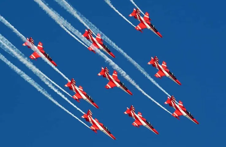 Bhopal Air Show: भोपाल में एयर शो के दौरान हादसा, धड़ाम से नीचे गिरे लोग