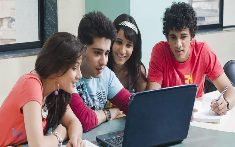 CBSE Board: बोर्ड एग्जाम 2024 की डेटशीट जारी, कक्षा 10वीं और 12वीं के छात्र यहां देखें परीक्षा की तारीख