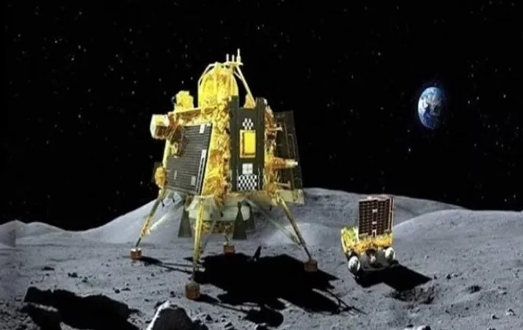 Today History: आज के ​दिन ISRO के पहले मिशन पर निकला था 'चंद्रयान-1' खोजा था चांद पर पानी, जानिए आज की अन्य महत्वपूर्ण घटनाएं