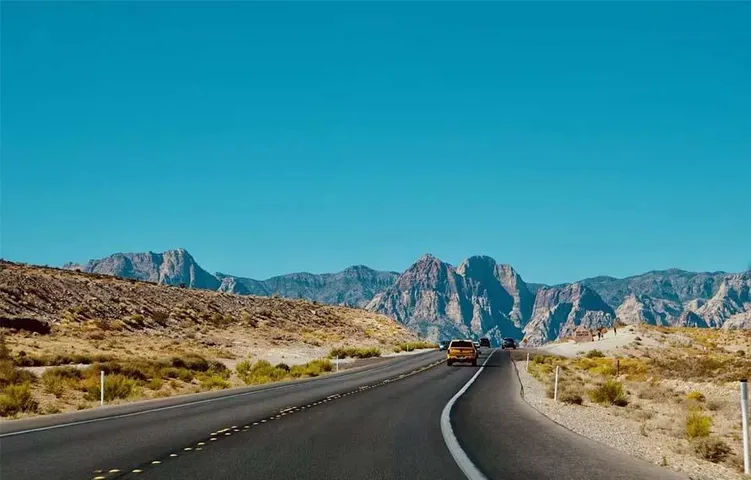 Best Tourist Places Outside India: कम पैसों में कहां करें विदेश यात्रा, जानने के लिए पढ़ें हमारी खबर