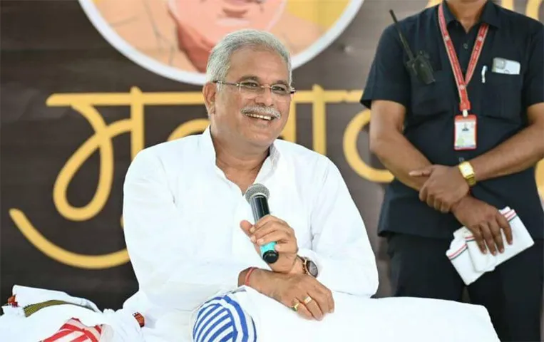 Chhattisgarh News: मुख्यमंत्री भूपेश बघेल युवाओं से करेंगे भेंट-मुलाकात, प्यार में हाई'टेंशन' टॉवर पर चढ़ी युवती