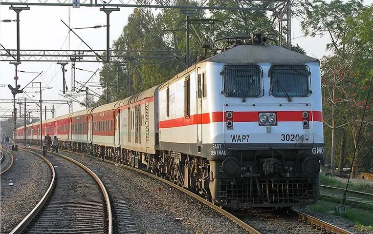 दक्षिण-पश्चिम रेलवे में अपरेंटिसशिप ट्रेनिंग के पद पर भर्ती, जानें डिवीजन वाइज वैकेंसी डिटेल