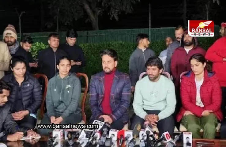 Wrestlers Protest Live: खेल मंत्रालय का कुश्ती संघ पर पहला एक्शन, WFI के असिस्टेंट सेक्रेटरी हुए बर्खास्त
