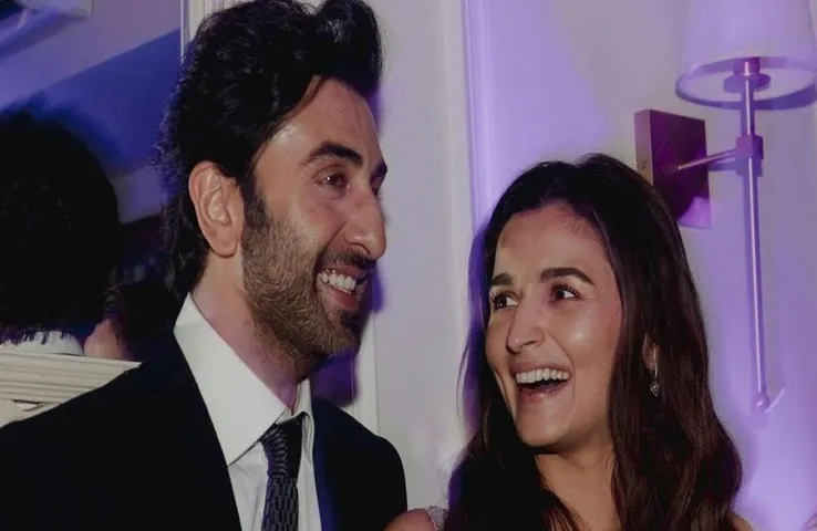 Alia Bhatt Viral Lipstick Hack Video: क्यों रणबीर को नहीं पसंद आलिया का लिपस्टिक लगाना, ट्रोलर्स बोले-बेहद टॉक्सिक पति