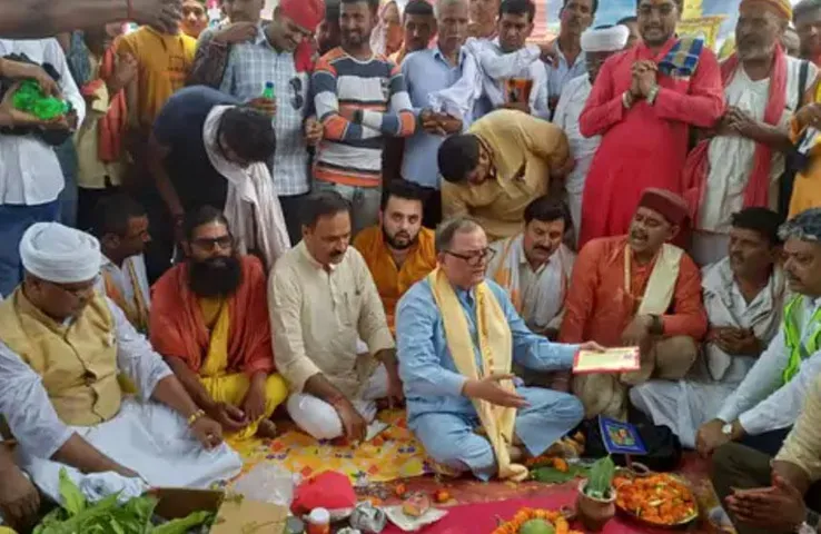 Bihar News: दुनिया के सबसे बड़े मंदिर निर्माण का काम शुरू, विधि विधान के साथ आचार्य किशोर कुणाल ने कराया पूजन