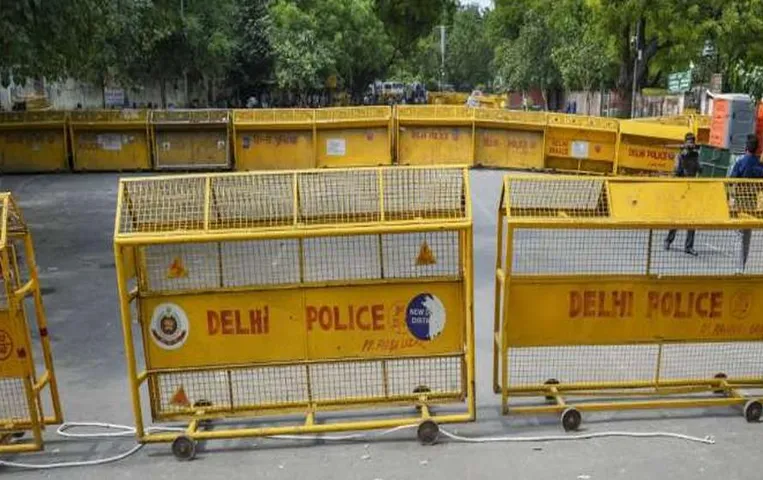Delhi News: दिल्ली में कड़ी सुरक्षा, अतिरिक्त पुलिस बल तैनात