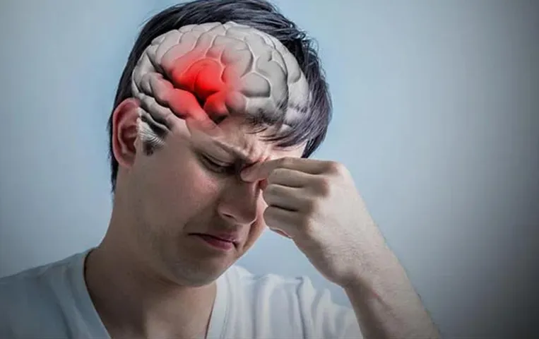 Silent Brain Stroke: किन कारणों से होता है साइलेंट ब्रेन स्ट्रोक का खतरा, जानिए कैसे करें इससे बचाव