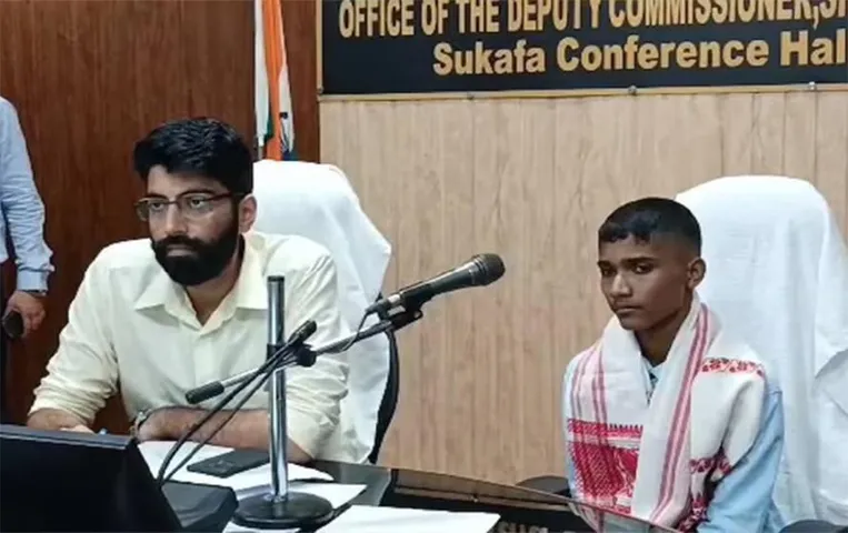 Assam News: असम में 10वीं कक्षा के छात्र को एक दिन के लिए बनाया गया जिला आयुक्त