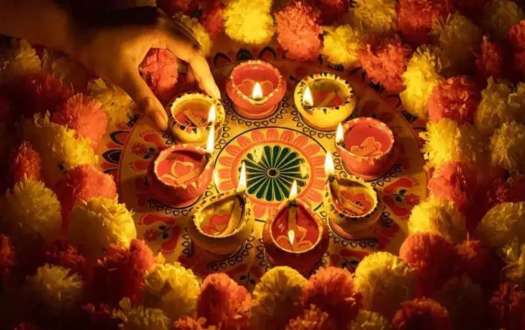Diwali 2023: दिवाली पर मां लक्ष्मी को प्रसन्न करने के लिए लाएं ये 7 शुभ चीजें, जीवन में आएगी सुख-समृद्धि
