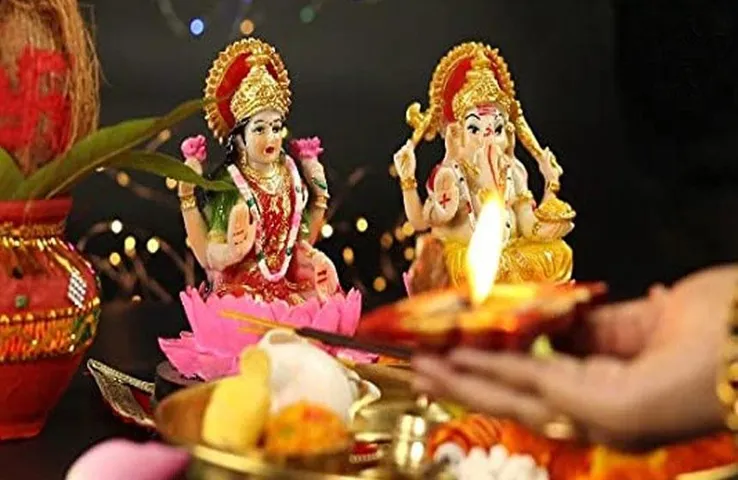 Diwali 2023: इन चीजों के बिना अधूरा है दिवाली पूजन, नोट कर लें पूजा सामग्री
