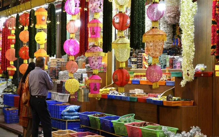 Diwali Shopping 2023: दिवाली पर शॉपिंग के लिए बेस्ट हैं दिल्ली की ये 4 मार्केट्स, अभी करें रुख
