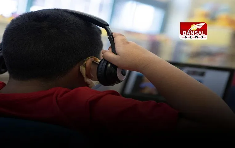 Smartphone Gadgets: इयरफोन के ज्यादा प्रयोग से कान हो सकते हैं खराब, दिमाग पर भी बुरा असर