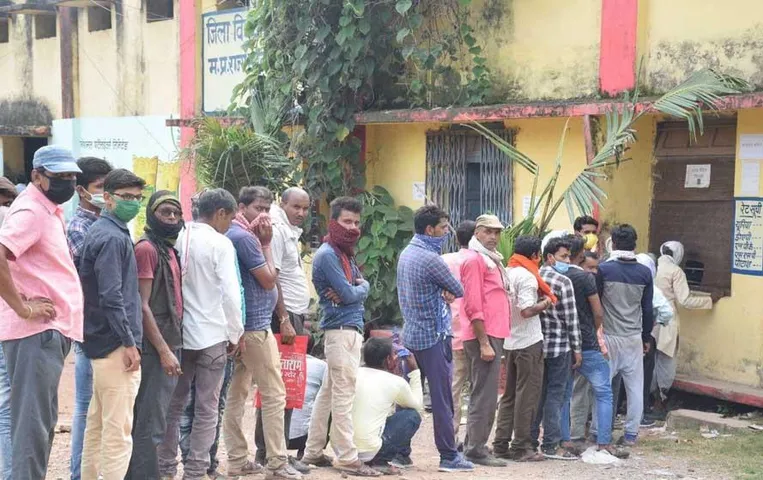 MP News: खाद की किल्लत, अन्नदाता परेशान, गेहूं की फसल की बुवाई हो रही लेट