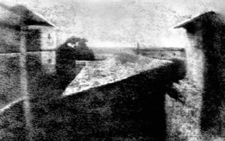 World's First Photo: दुनिया की पहली फोटो लेने में लगा था इतने घंटे का समय, जानें कब लिया गया था