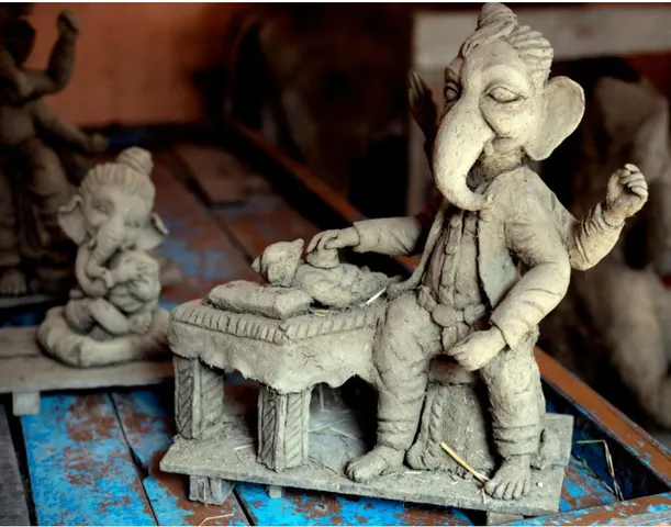 Eco-Friendly Ganpati Idol: इको-फ्रेंडली ग्रीन क्ले गणेशा बने लोगों की पहली पसंद, मुंबई में इस वर्ष गणपति उत्सव में पर्यावरण अनुकूल 'बप्पा' की धूम