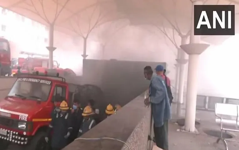 Gujarat Fire: अहमदाबाद के अस्पताल में लगी आग, 100 से ज्यादा मरीजों को सुरक्षित निकाला गया