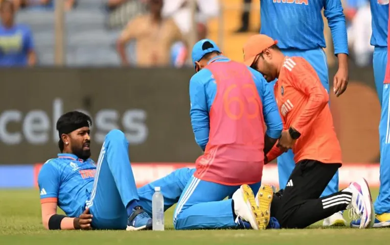 ODI World Cup: वर्ल्ड कप के बीच टीम इंडिया को बड़ा झटका, चोट की वजह से हार्दिक पांड्या टूर्नामेंट से हुए बाहर