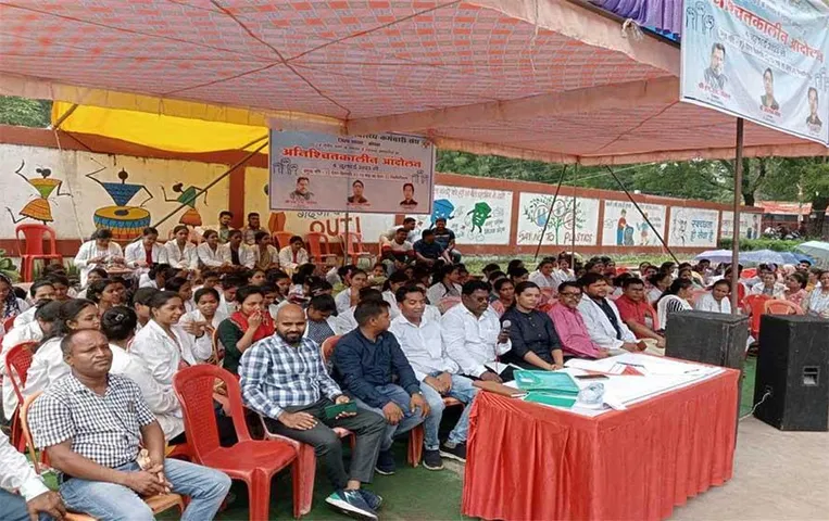 chhattisgarh news: कोरबा में स्वास्थ्य कर्मचारियों की हड़ताल शुरू, इलाज के लिए मरीज हो रहे परेशान