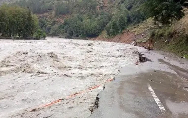 Make My Trip Foundation: मेकमाइट्रिप फाउंडेशन ने बाढ़ प्रभावित उत्तराखंड और हिमाचल को दी 5 करोड़ रुपये की आर्थिक मदद, पढ़ें विस्तार से