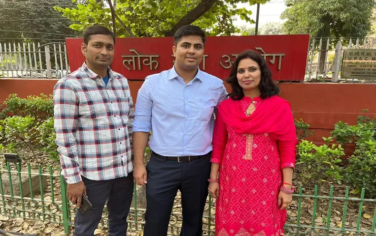 Success Story: प्यार में मिले धोखे ने बना दिया IAS, पढ़िए असल जिंदगी के सत्तू (आदित्य पांडेय) की कहानी