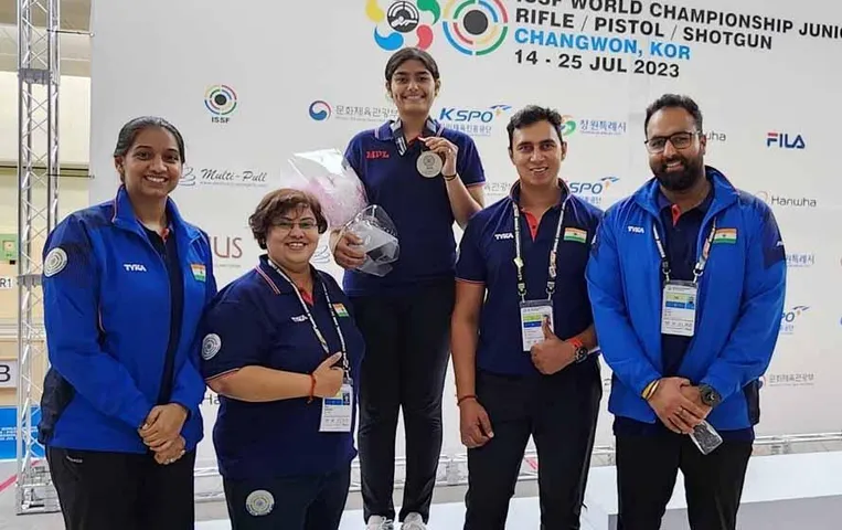 ISSF World Championships 2023: भारत की बेटियों ने रचा इतिहास, 50 मीटर पिस्टल महिला टीम ने जीता गोल्ड मेडल