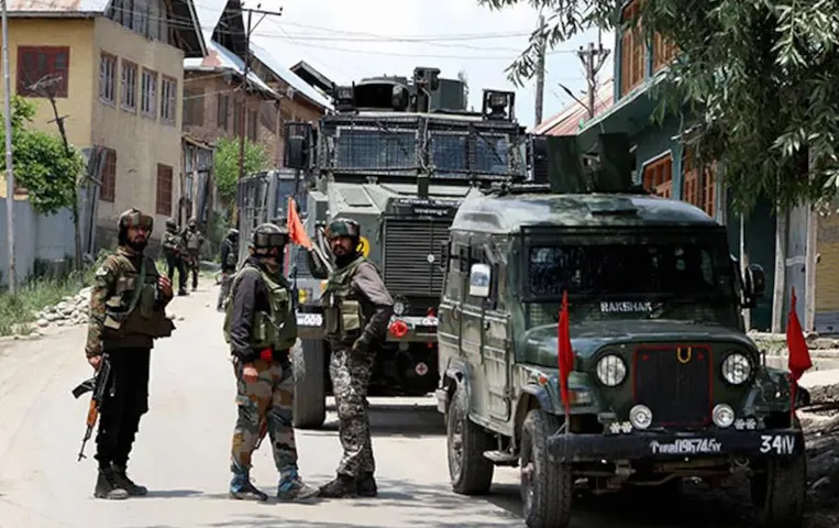 Jammu Kashmir Encounter: राजौरी में हुई मुठभेड़ में सेना के दो जवान घायल, अधिकारियों ने दी जानकारी