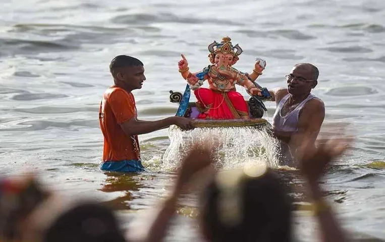 Janjgir-Champa News: गणेश विसर्जन के दिन मारपीट मामले को लेकर समूह की महिलाओं ने लगाई कारवाई की गुहार