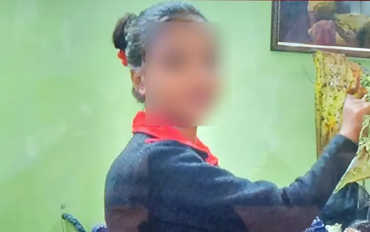 Jharkhand News: बिंदी लगाकर स्कूल गई छात्रा को टीचर ने जड़ा थप्पड़, आहत में आकर छात्रा ने दी जान