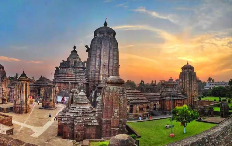 Lingaraj Temple Mystery: जानिए ओडिशा के लिंगराज मंदिर का इतिहास, मिथक, किंवदंतियां और रहस्य