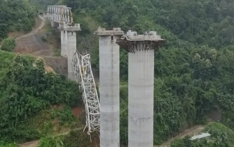 Mizoram News: मिजोरम में निर्माणाधीन रेलवे ब्रिज गिरा, प्रधानमंत्री ने मिजोरम में पुल हादसे में जताया दुख