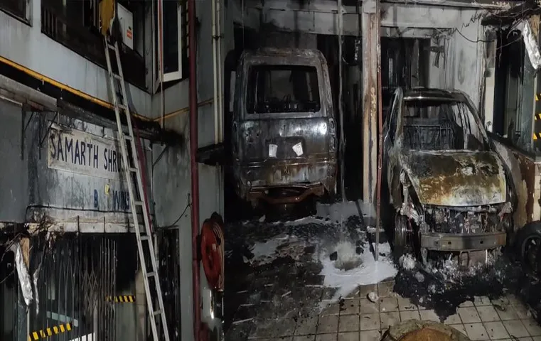 Fire in Mumbai's Goregaon: गोरेगांव में 5 मंजिला इमारत में लगी भीषण आग, हादसे में इतने लोग हुए शिकार