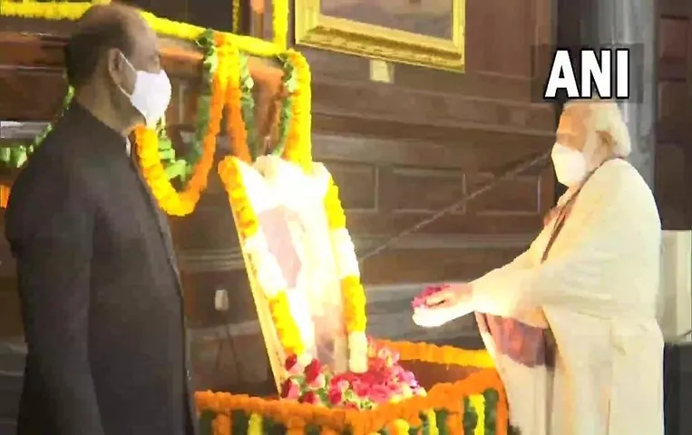 125th birth anniversary of Bose: नेताजी सुभाष चंद्र बोस को प्रधानमंत्री ने दी श्रद्धांजलि