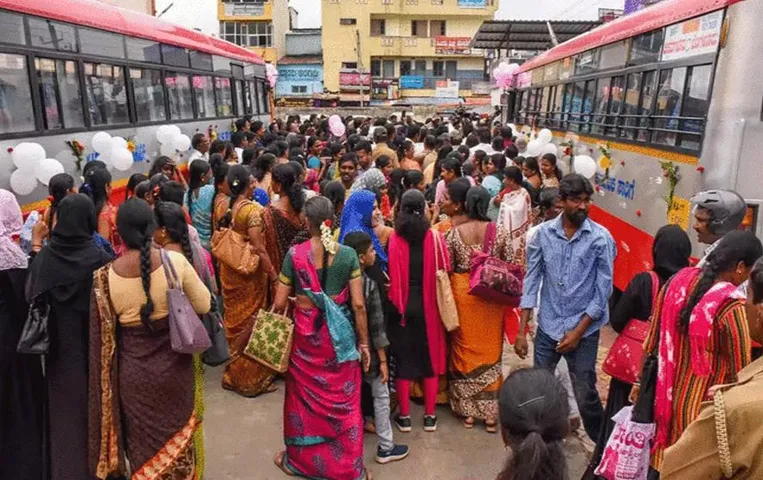 Bus Superstition: इस राज्य में बस के अंदर पहले महिला यात्री का चढ़ना माना जाता है अपशकुन! पढ़ें विस्तार से