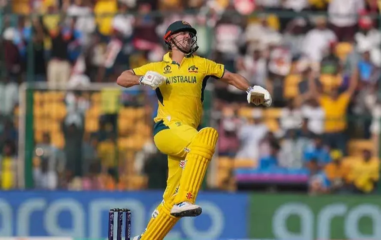 AUS vs PAK: वॉर्नर और जम्पा के दम पर ऑस्ट्रेलिया ने पाकिस्तान को किया पस्त, जानें पूरी खबर