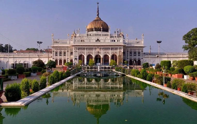 Places to visit in Lucknow: नवाबों के शहर लखनऊ में जरूर घूमें इन 4 जगहों पर, संस्कृति देख रह जायेंगे हैरान
