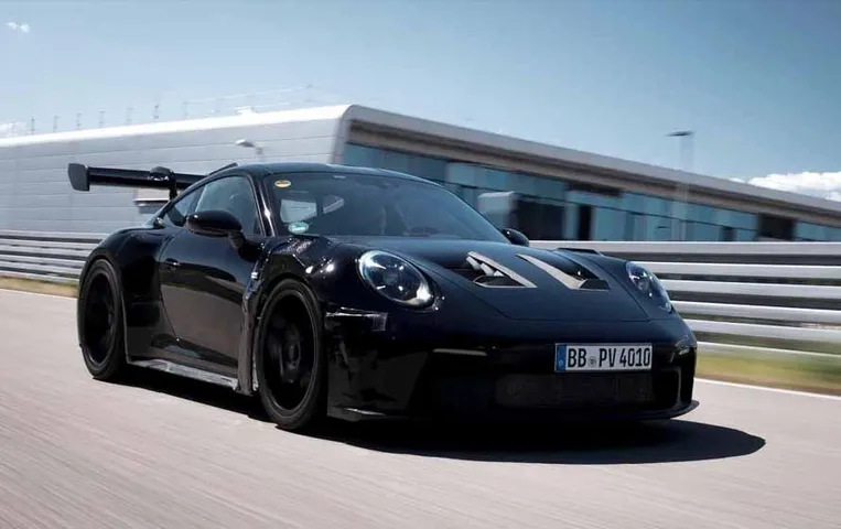 Porsche: पॉर्शे को भरोसा, 2030 तक उसकी कुल बिक्री में इलेक्ट्रिक वाहनों का हिस्सा 80 प्रतिशत होगा