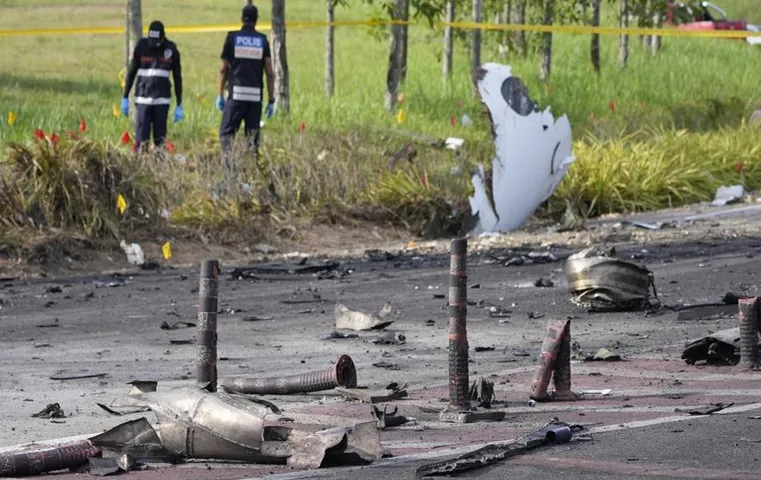 Malaysia Plane Crash: प्राइवेट जेट हुआ क्रैश,  एयरपोर्ट पर उतरने की कोशिश में हुआ हादसा