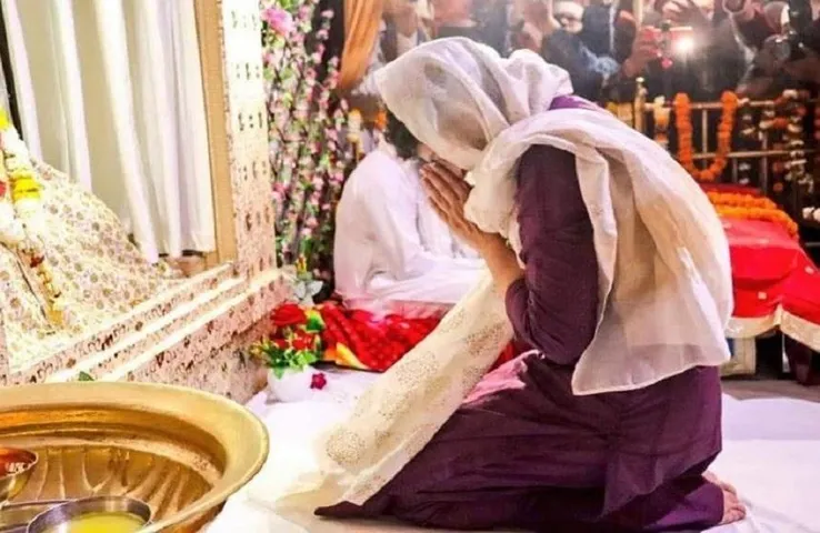 Rahul-Priyanka Ravidas Jayanti: राहुल, प्रियंका ने वाराणसी पहुंचकर संत रविदास को दी श्रद्धांजलि