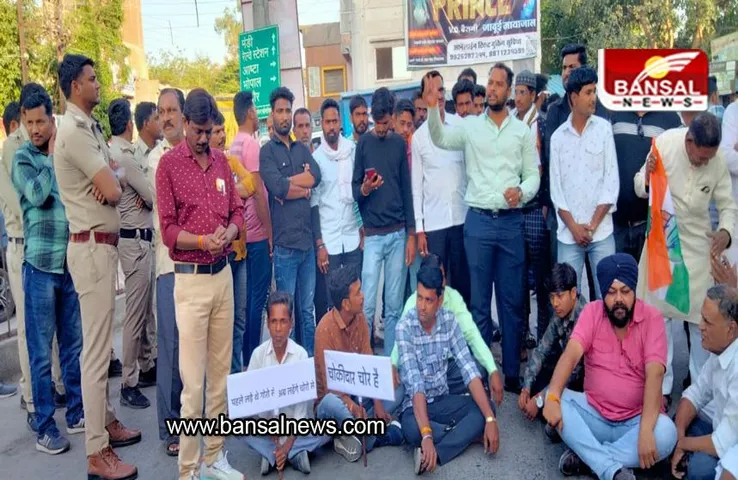 MP SHAJAPUR NEWS: शुजालपुर में सड़क पर बैठकर कार्यकर्ताओं की नारेबाजी, कांग्रेस ने किया विरोध प्रदर्शन