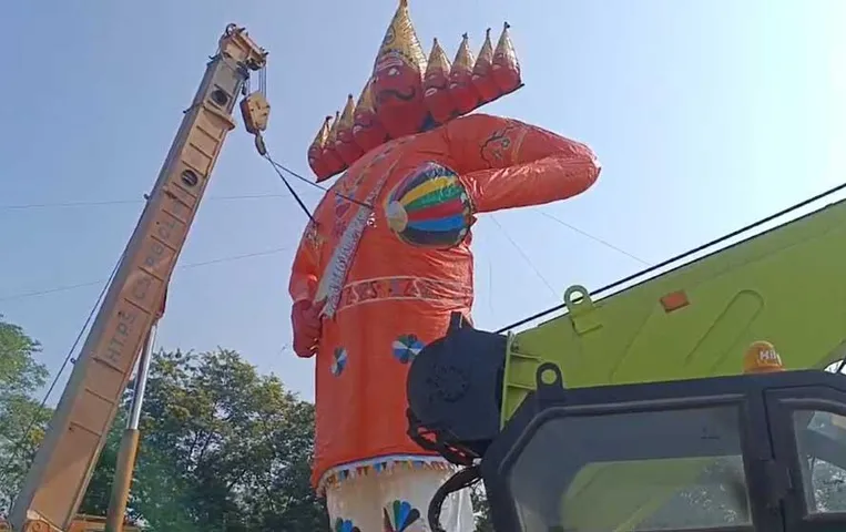 Ravan Dahan: रावण भी हुआ हाईटेक, अट्टहास करते, धुआं उगलते इस रावण का भगवान राम करेंगे वध