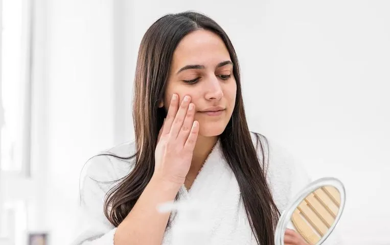 Skin Cycling Beauty Tips: चेहरे पर प्राकृतिक निखार लाता है ये ब्यूटी रूटीन, मिलते है शानदार फायदे