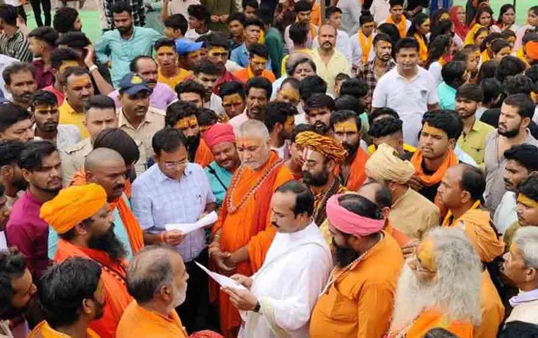 Raisen News: सोमेश्वर मंदिर में सदियों से कैद है महादेव, संतों ने सरकार को चेताया, कही ये बात